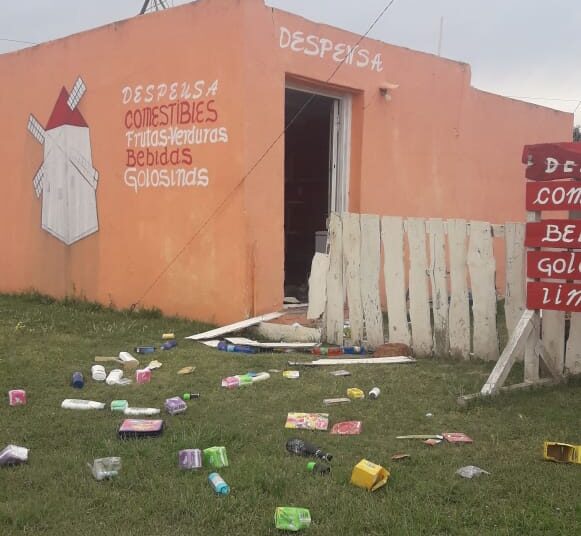 Robo y  destrozos en una despensa en el Barrio Molino
