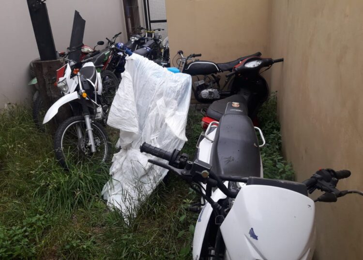 Operativos de tránsito terminó con secuestros de motos y vehículo