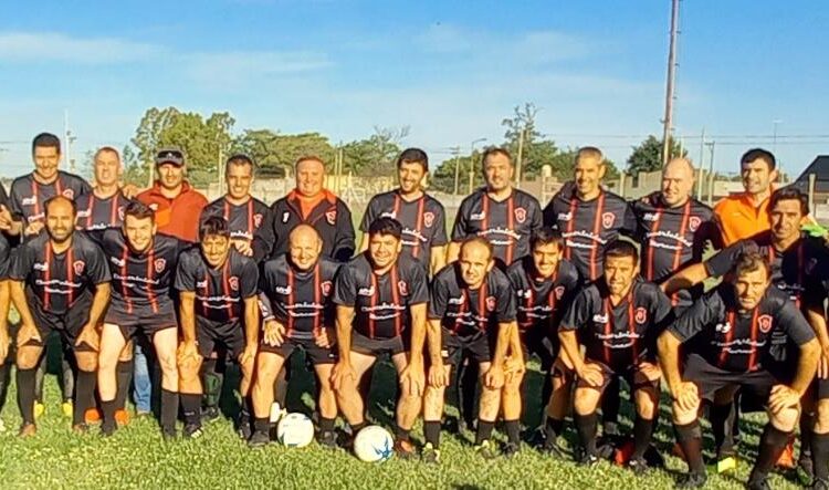 El Senior de Juarense perdió 2 a 1 con Huracán de TA este domingo