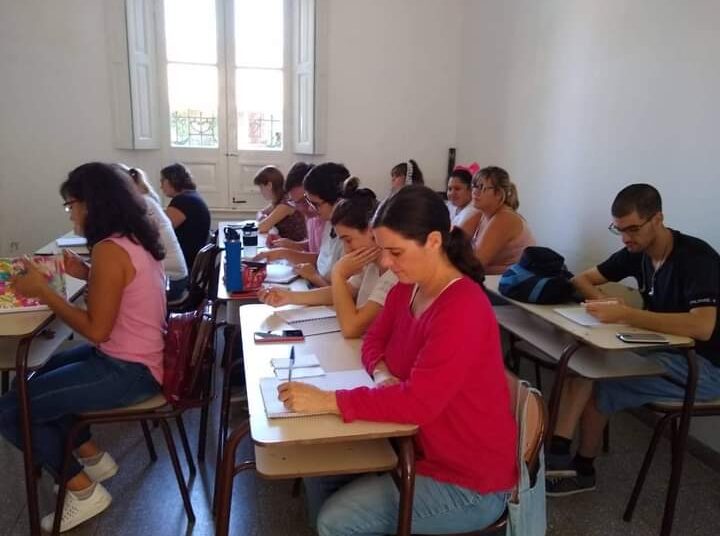«El centro siguió trabajando de forma virtual con los cursos que venían del año pasado a cargo del personal titular»