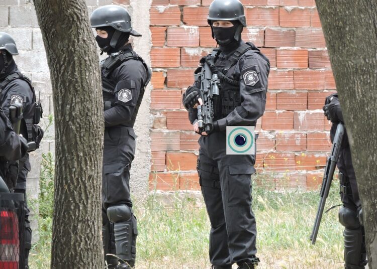 Ocho allanamientos simultáneos  en la ciudad
