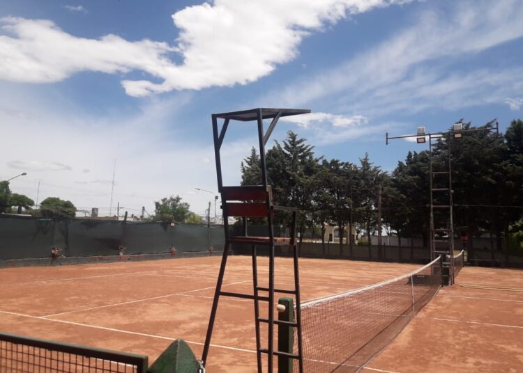 Se juegan los 4tos de final del Torneo Individual de Tenis en Juarense