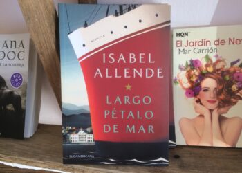 Largo pétalo de mar de Isabel A llende