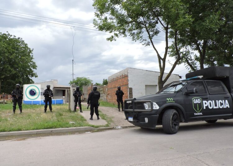 Ocho allanamientos simultáneos  en la ciudad