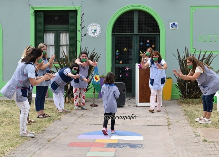 Hasta siempre: Los Egresados 2020 del Jardín 906 recibieron sus carpetas, medallas y certificados