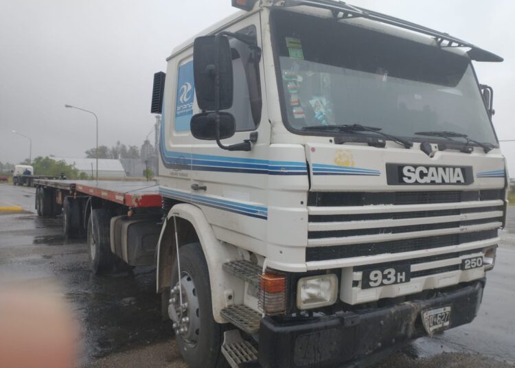 Accidente entre una camioneta y un camión este mediodía