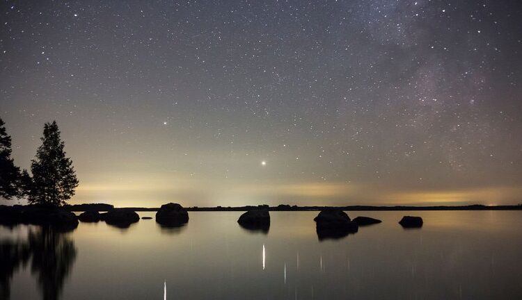 Júpiter y Saturno se unirán en el cielo y formarán una ‘Estrella de Navidad’ muy brillante