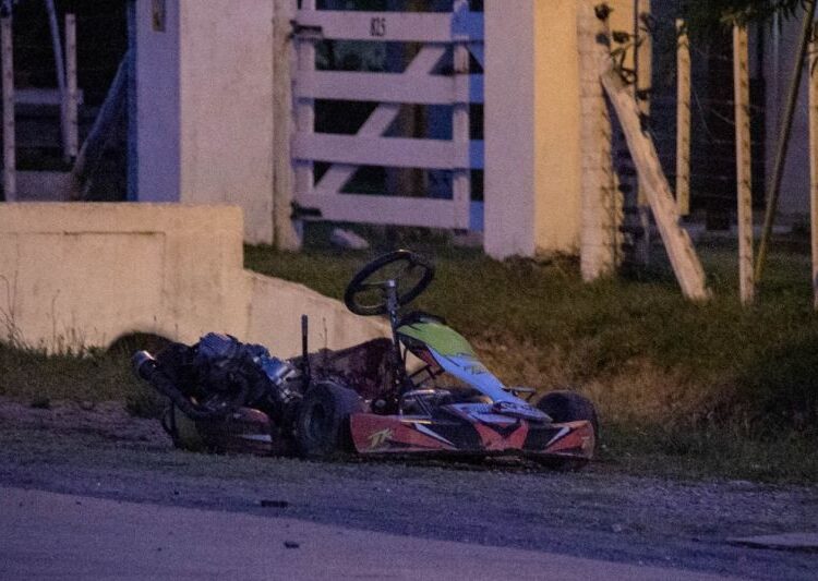 Probaba un karting, chocó con una camioneta que después volcó y falleció