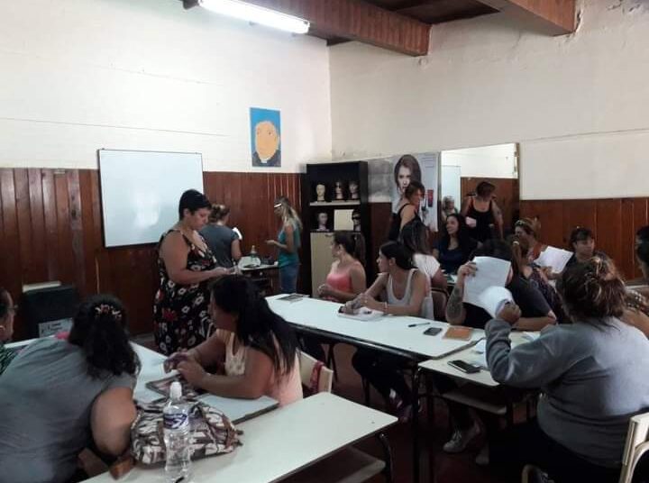 «El centro siguió trabajando de forma virtual con los cursos que venían del año pasado a cargo del personal titular»