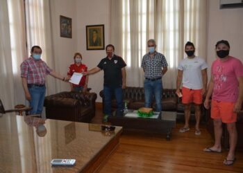 Entrega de subsidios y  finalización de trabajos en el cementerio local