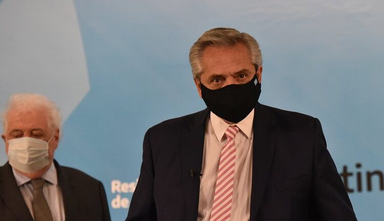 Ginés González García puso en duda que la vacuna rusa llegue en diciembre: “Tenemos dificultades con los aviones”