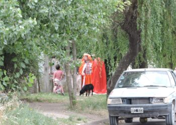 Los Reyes Magos comenzaron su recorrido, los chicos de Villa Italia estuvieron muy cerquita
