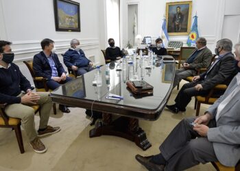 Kicillof confirmó que el 1 de marzo vuelve la presencialidad «cuidada y gradual» a las aulas