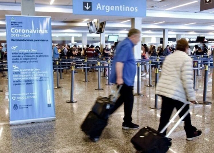 Detectaron una variante del virus SARS COV-2 del Reino Unido en un viajero que arribó de Frankfurt