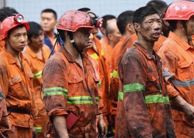 Los mineros atrapados lograron enviar una nota a los socorristas