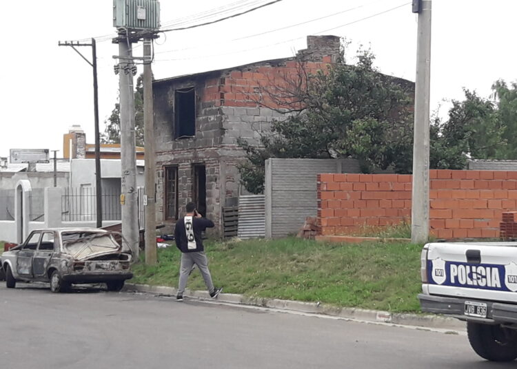 Se incendio una casa y un auto en Av. Salenave