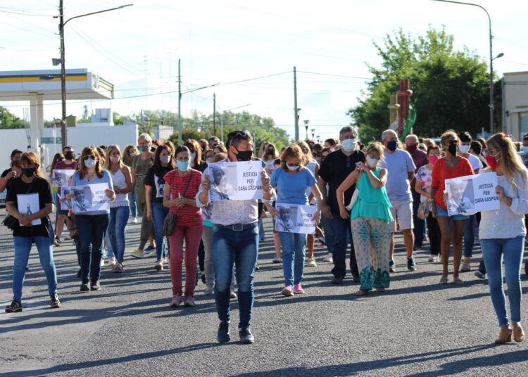 Alrededor de 300 personas participaron en la marcha para pedir «Justicia por Sara»