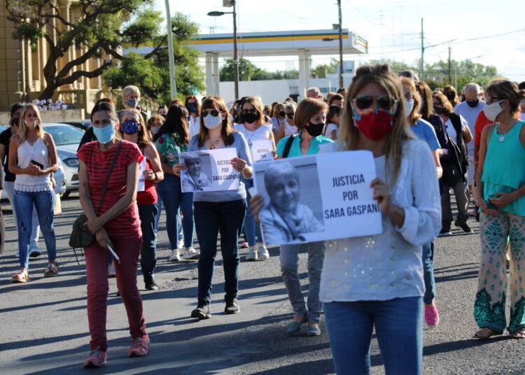 Alrededor de 300 personas participaron en la marcha para pedir «Justicia por Sara»