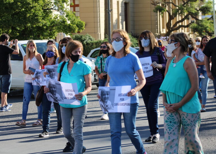 Alrededor de 300 personas participaron en la marcha para pedir «Justicia por Sara»
