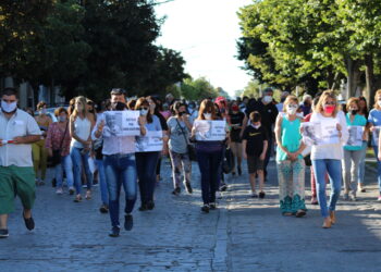 Alrededor de 300 personas participaron en la marcha para pedir «Justicia por Sara»