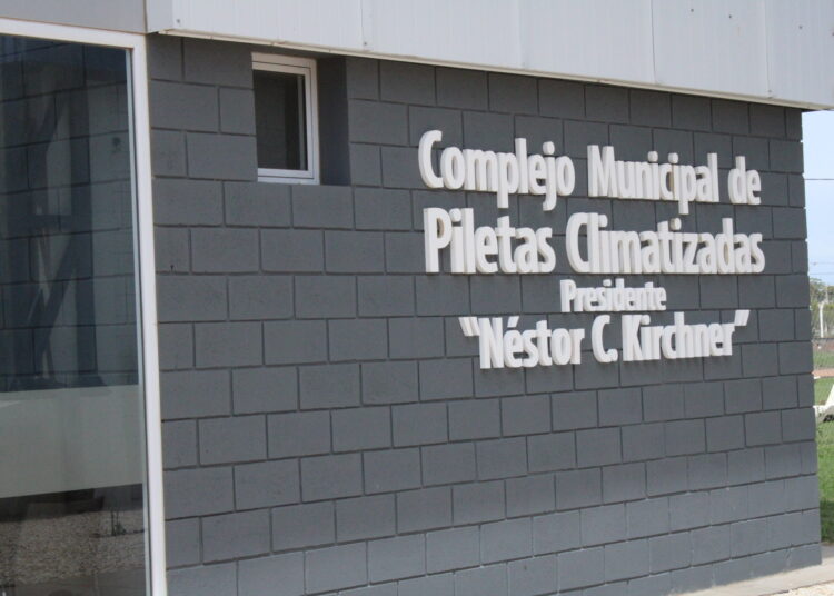 Finalmente el complejo de piletas climatizadas lleva el nombre de «Presidente Néstor Carlos Kirchner»