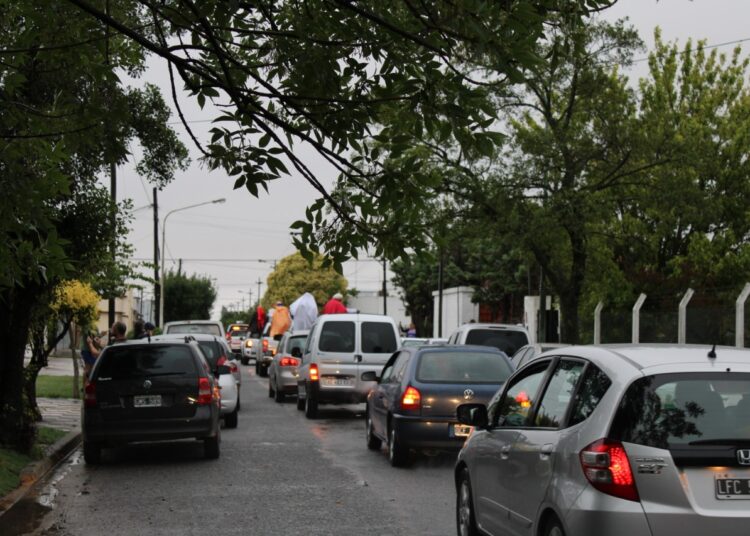Pese a la lluvia los Reyes Magos recorrieron las calles de Juárez