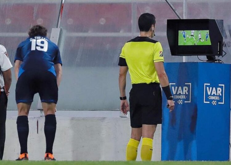 Gritus interruptus: el VAR está rompiendo el sentido temporal del fútbol