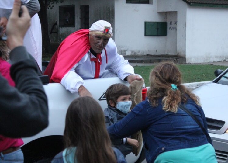 Pese a la lluvia los Reyes Magos recorrieron las calles de Juárez