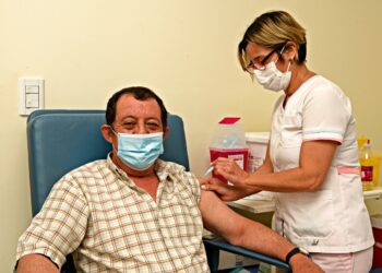 El Intendente Julio Marini recibió la vacuna contra el coronavirus