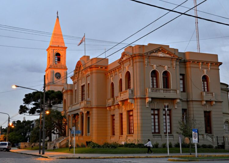 Los estudiantes que tengan Beca Municipal deberán presentar analítico o certificación de estudio