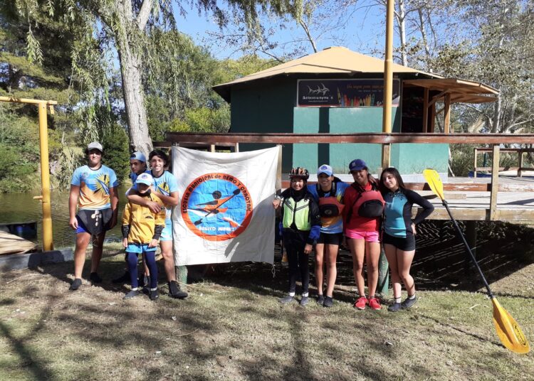 La Escuela de Remo y Canotaje participó de la Travesía de los Valientes en Claromecó
