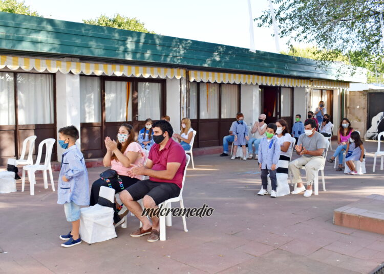 El Jardín 901 pudo reencontrarse con sus egresados que recibieron sus medallas