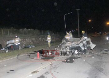 Un joven de 18 años y un nene de 7 mueren en violento choque en la avenida Estrada