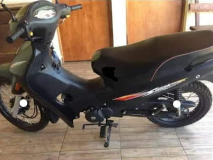 Robaron una moto del exterior de un domicilio