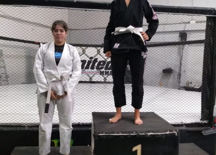 La luchadora local Lucía Figueroa ganó su primer combate en Villa Crespo