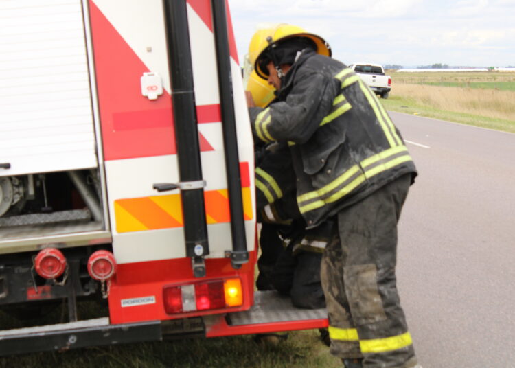 Camiòn que transportaba pastas hacìa Juàrez, chocò contra un carro cerealero