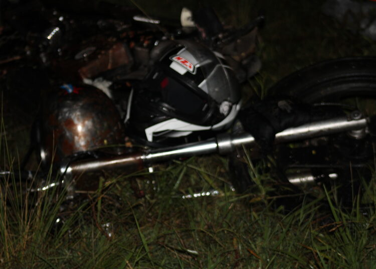 Un auto embistió a una moto en ruta nacional 3, hay dos heridos