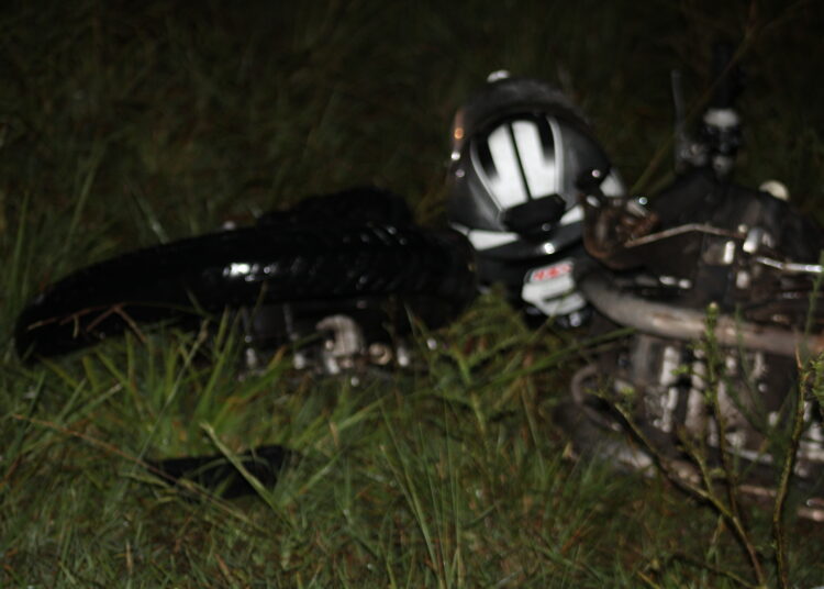 Un auto embistió a una moto en ruta nacional 3, hay dos heridos