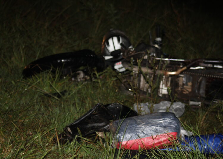 Un auto embistió a una moto en ruta nacional 3, hay dos heridos