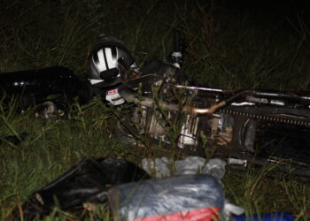 Un auto embistió a una moto en ruta nacional 3, hay dos heridos