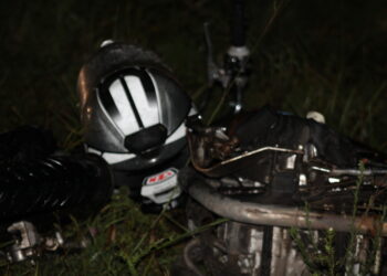 Un auto embistió a una moto en ruta nacional 3, hay dos heridos
