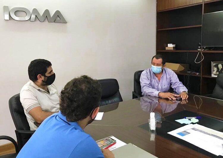 El intendente realiza tramites en el IOMA