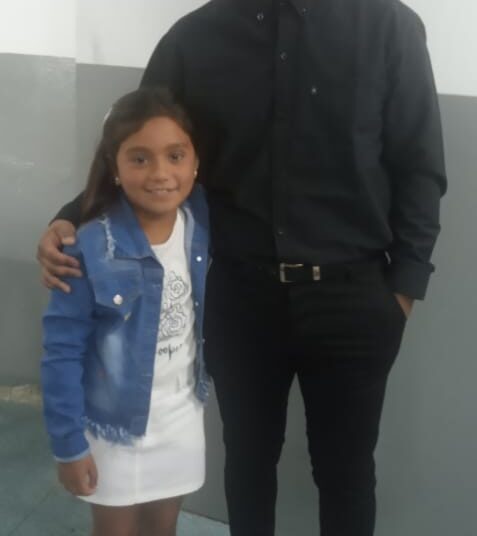 Dos niñas de Villa Cacique hicieron su primera presentación de canto en un Teatro tandilense