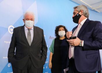 Alberto Fernández le agradeció a Ginés González García por “los valiosos servicios prestados” y designó a Carla Vizzotti en su lugar