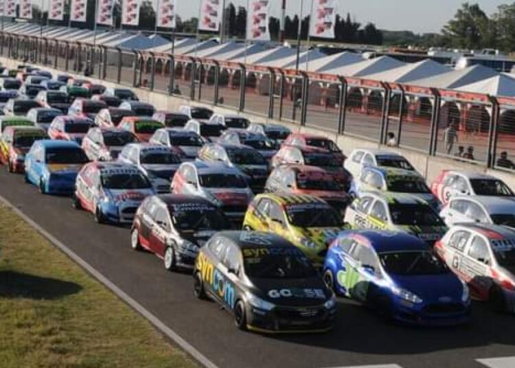 El Turismo Pista puso primera en San Nicolás, Fauret corre en Clase 2