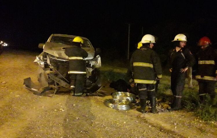 Accidente entre dos camionetas, los conductores con lesiones leves tras el impacto