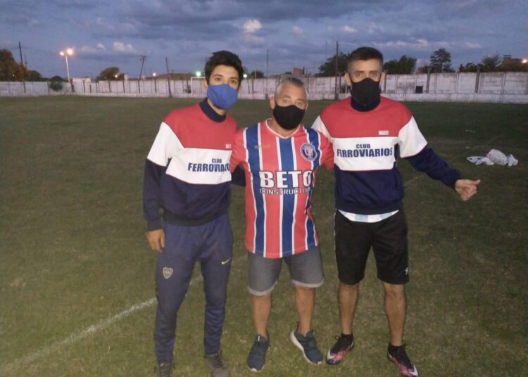 Teritos en Siembra, los jugadores resembraron el campo del Carvajál