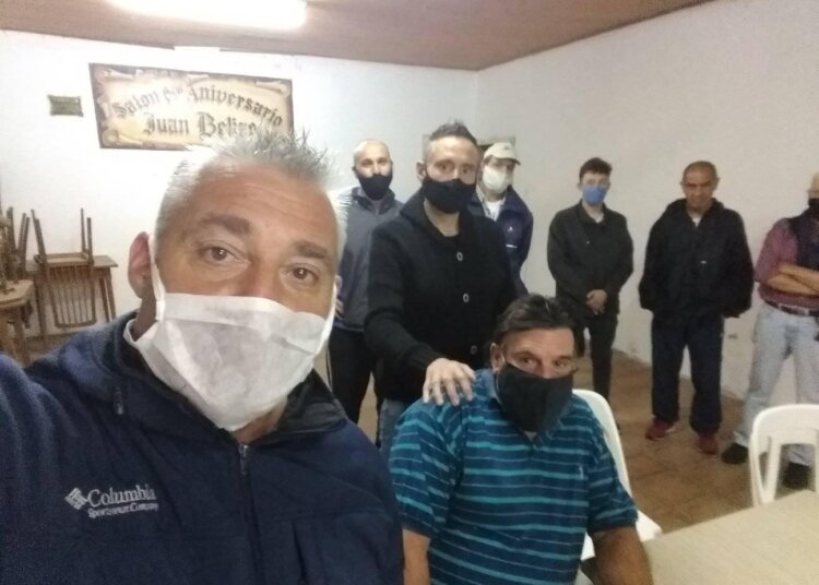 Teritos en Siembra, los jugadores resembraron el campo del Carvajál