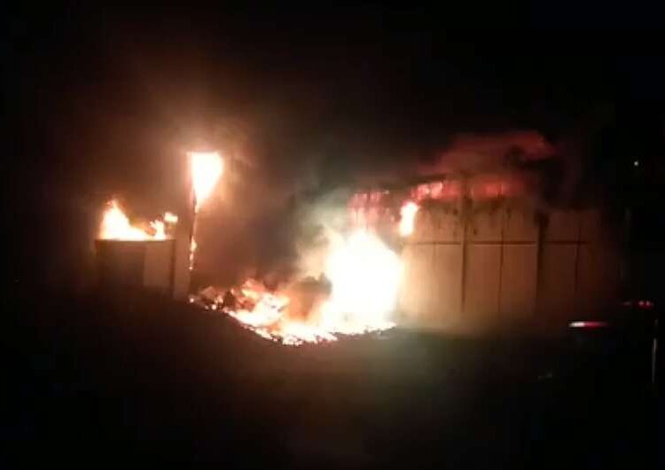 Un incendio destruyó la planta de la empresa Cagnoli en el Parque Industrial