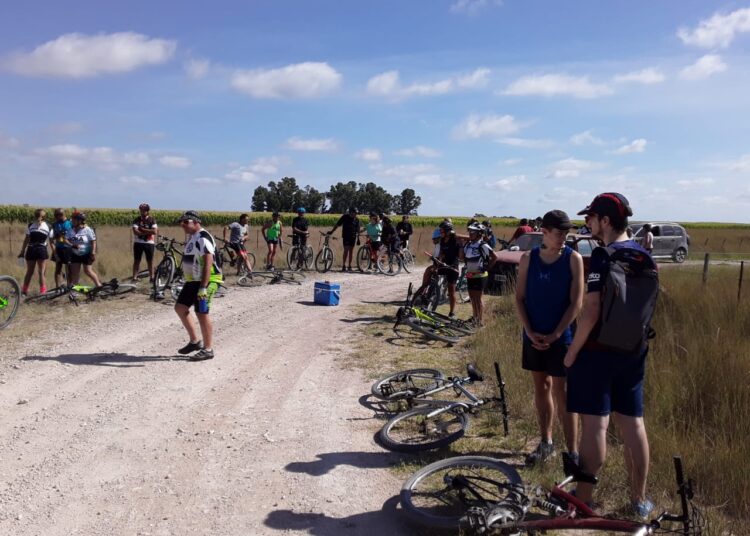 Caravana Ciclística a la Escuela el Nido con treinta ocho participantes el último domingo